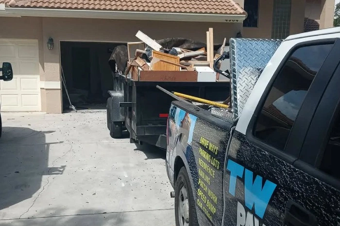 Junk Hauler in Deerfield Beach, FL Junk Hauler in Deerfield Beach, FL