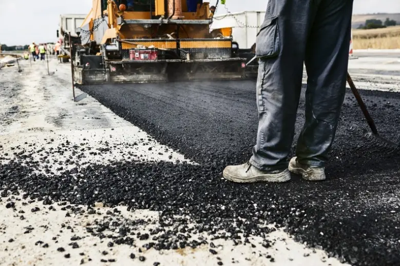 Common Signs Your Driveway Needs Asphalt Repair in Deerfield Beach FL